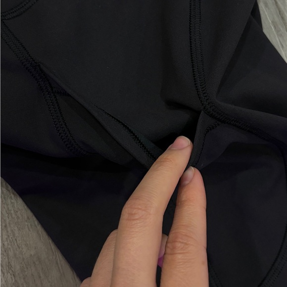 SOLD- Lululemon Legging High Rise 25” 7/8 Pockets Athletic Women’s size 4 - Picture 12 of 16